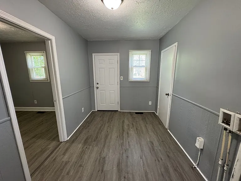 1529 Dawson St — Photo 17