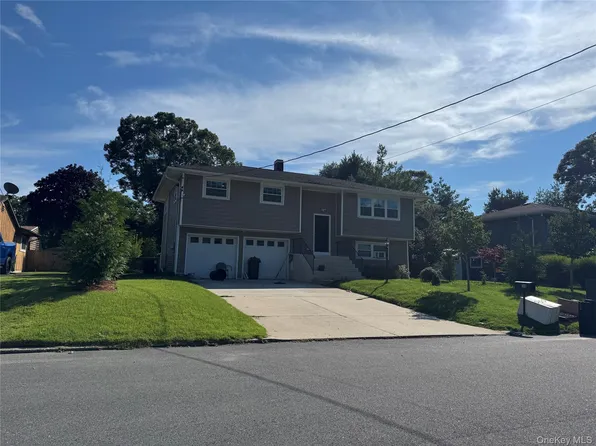 38 Golden Gate Drive, Shirley, NY 11967