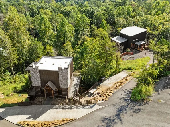 739 & 743 Rondayview Ln, Sevierville, TN 37876