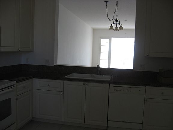 5th image of 24 W Harbour Isle Drive #Ph06