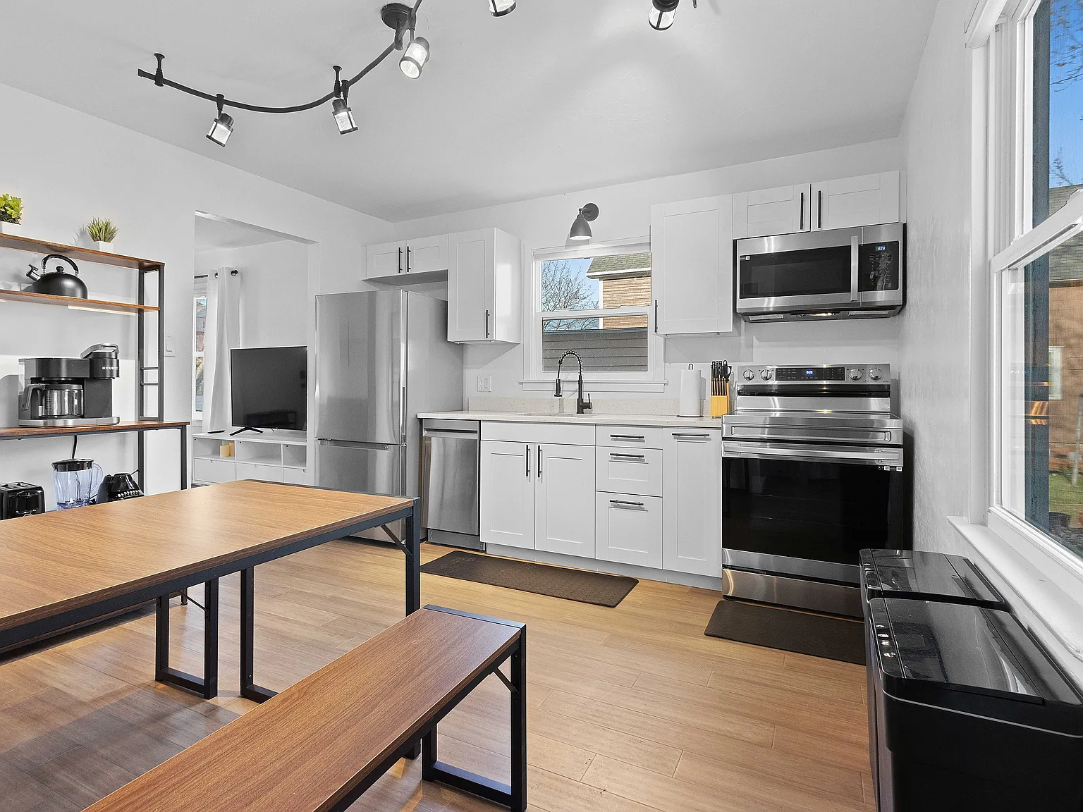 914 Quincy St — Photo 3