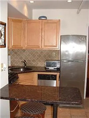 Sold by R New York | media 9