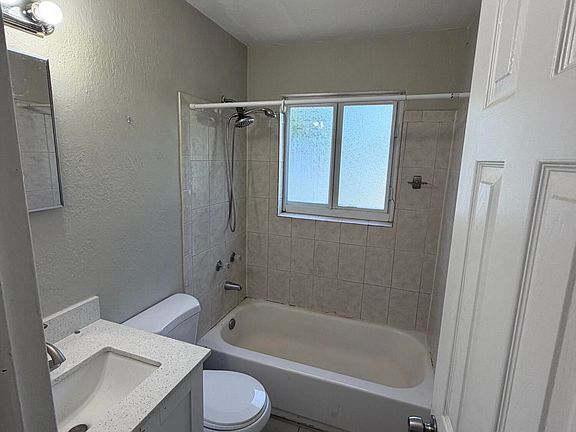 4th image of 716 22nd St Unit B