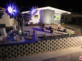 8961 Foothill Blvd, Sunland, CA 91040