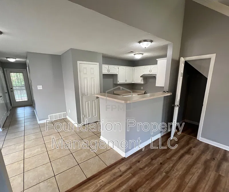 3 bed, 2.5 bath, 1496 sqft, $1,800 — Photo 4