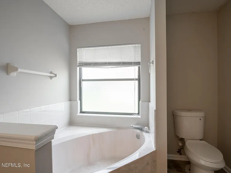 1736 Daytona Ln — Photo 14