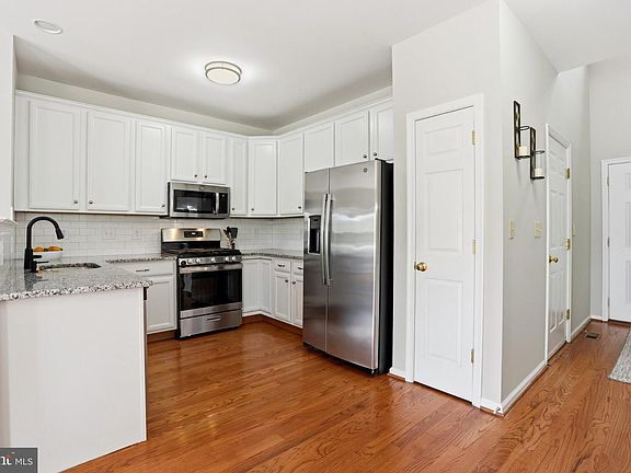 4th image of 526 Clearview Dr
