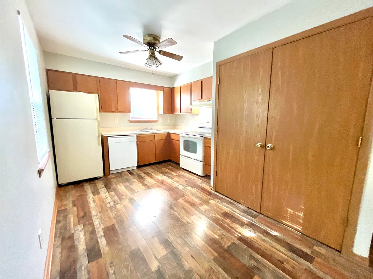 2650 Sunset Lane - 8 — Photo 3