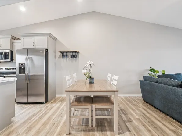 3001 Sherwood Dr, Marion, IA 52302