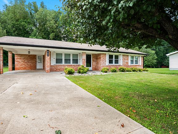 2nd image of 660 Oaklawn Cir