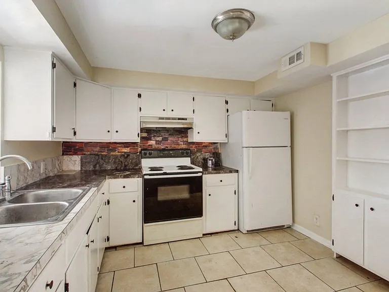2325 Spring Park Rd #B — Photo 6