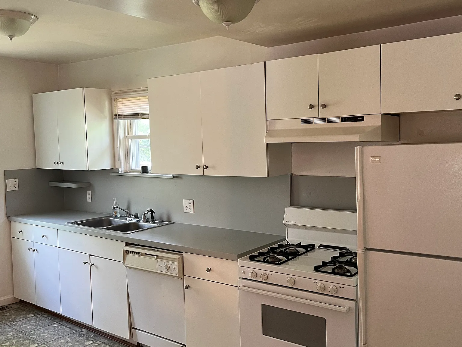 208 S Edith Street — Photo 4
