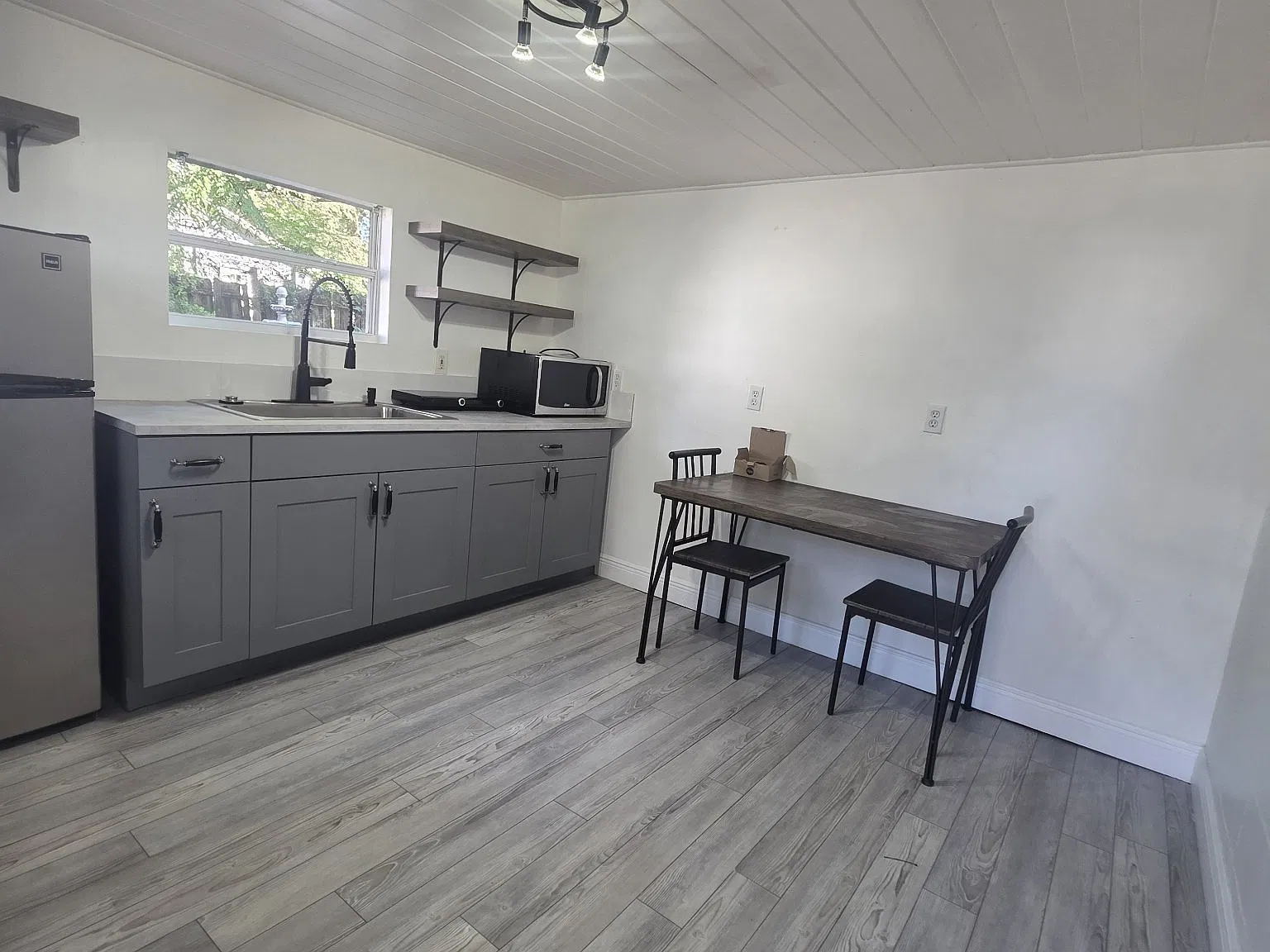 1 bed, 876 sqft, $900 — Photo 2