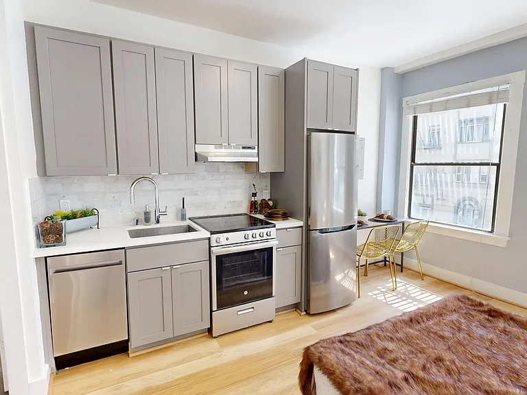 530 Stockton Street — Photo 3