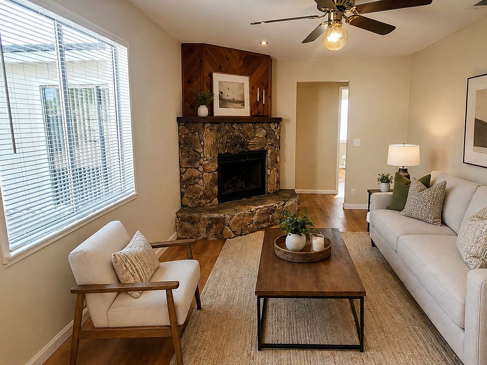 Living Area 
Note: Ai Staged