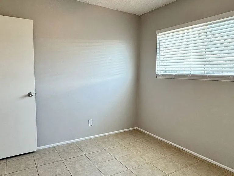 1740 Freeman Ave. — Photo 7
