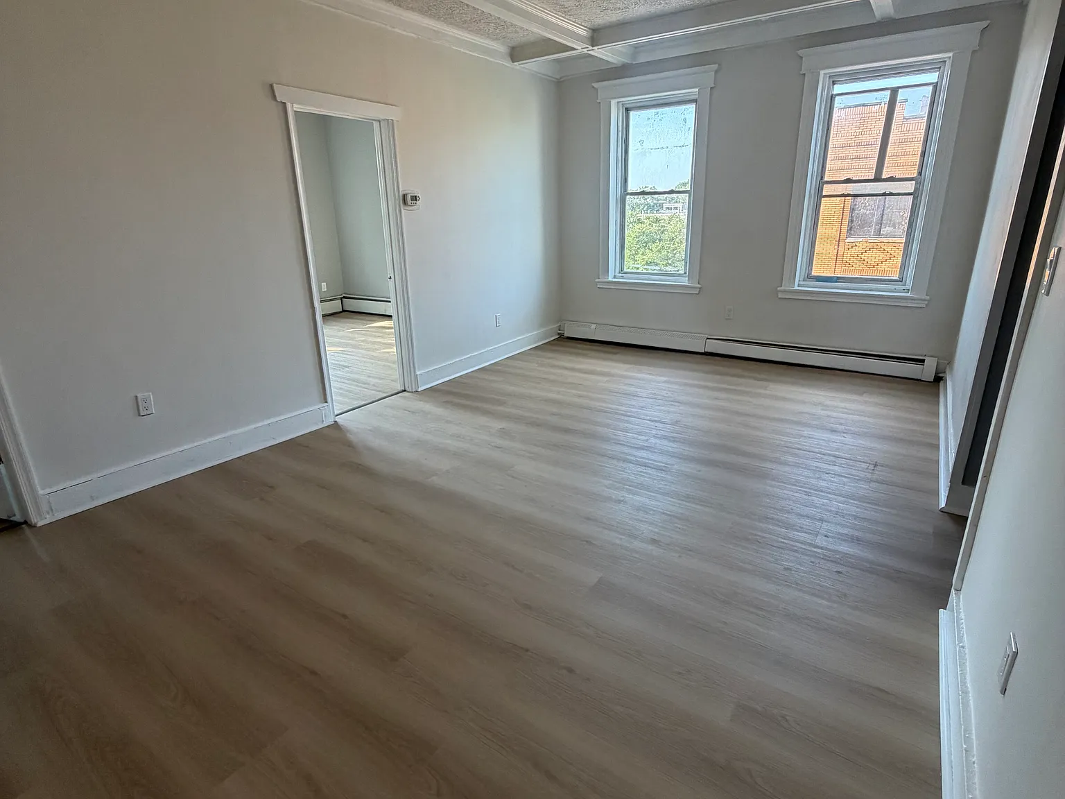 3 bed, 850 sqft, $2,400 — Photo 4