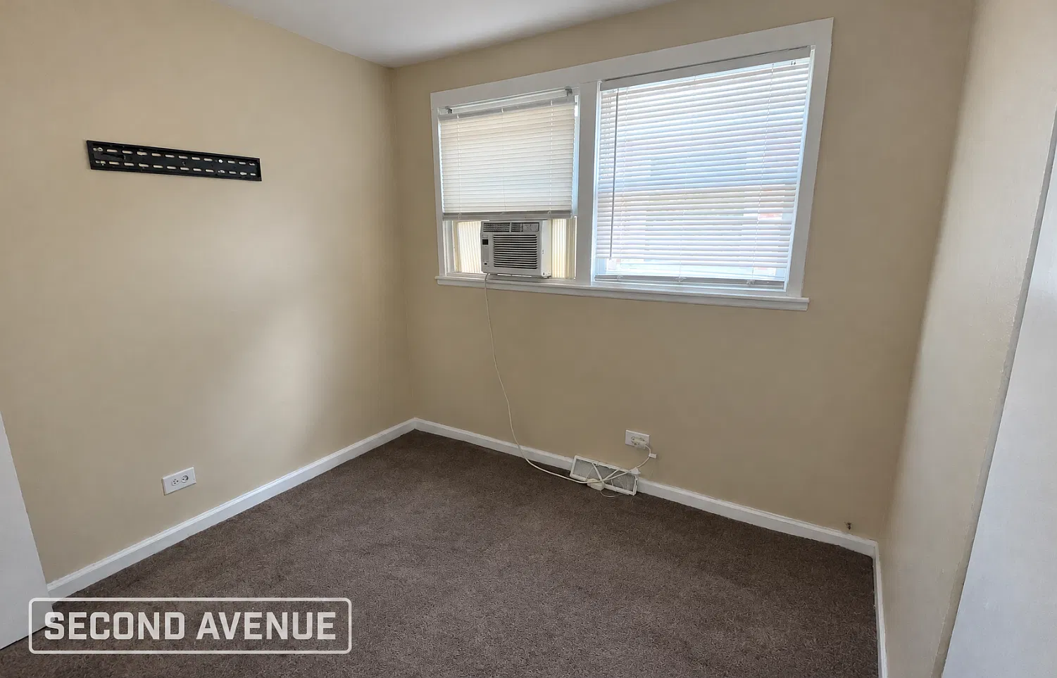 3 bed, 1.0 bath, 1200 sqft, $1,749 — Photo 3