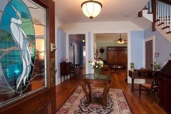 4th image of 102 S 7th St