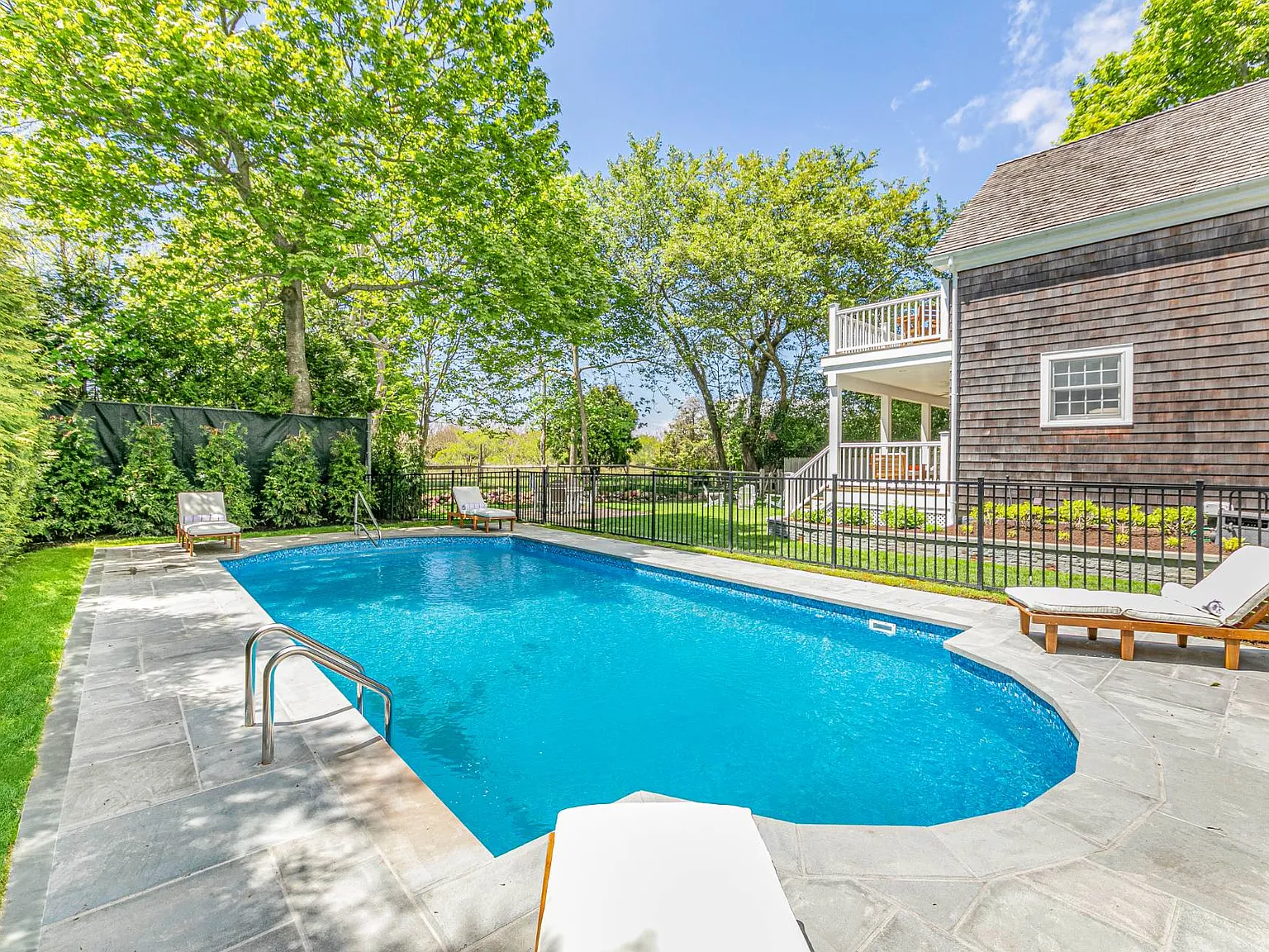 Hidden Gem in East Hampton Village — Photo 2