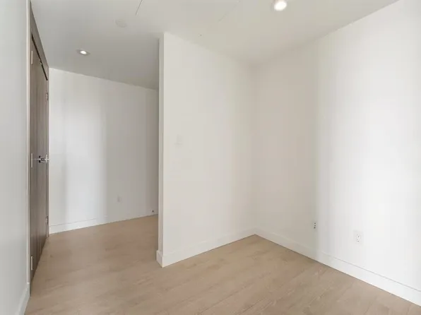 9887 Whalley Blvd #2507, Surrey, BC V3T 0P4