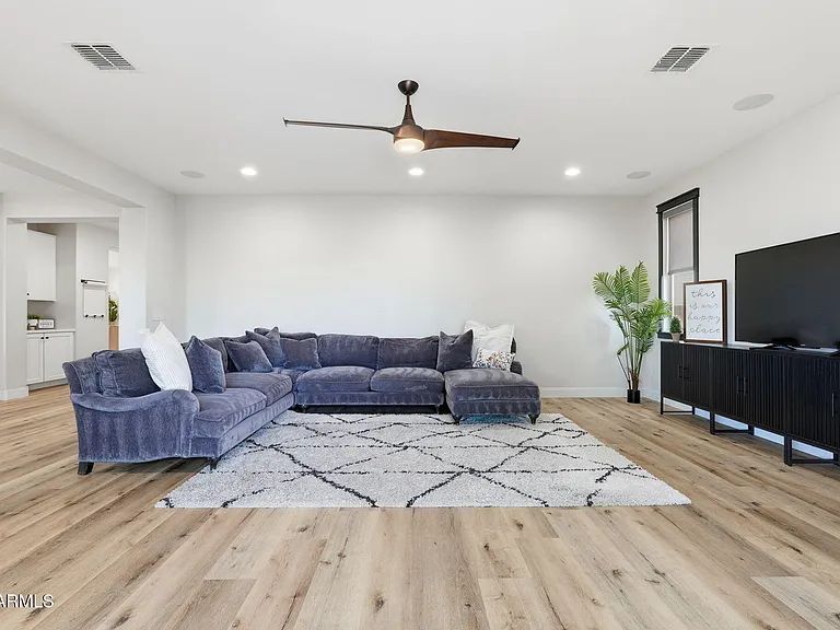 2830 E Pearl St — Photo 18