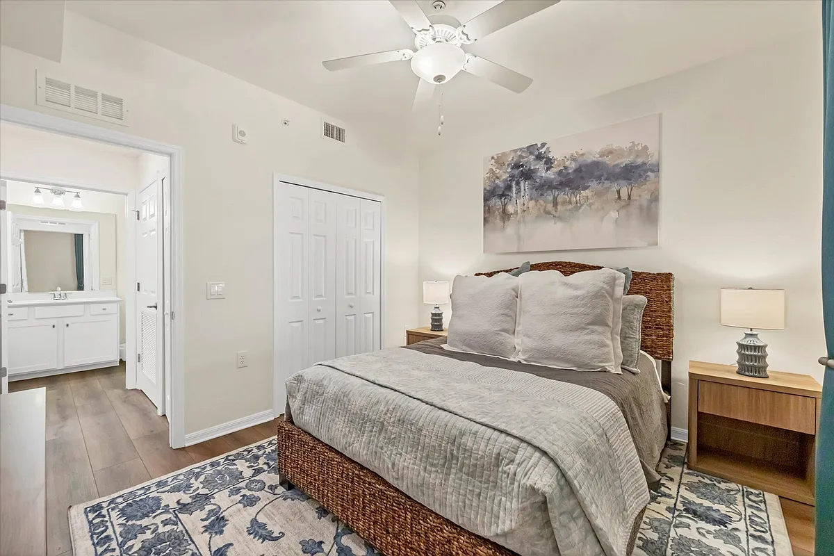Building Photo - 17520 Gawthrop Dr #1-304