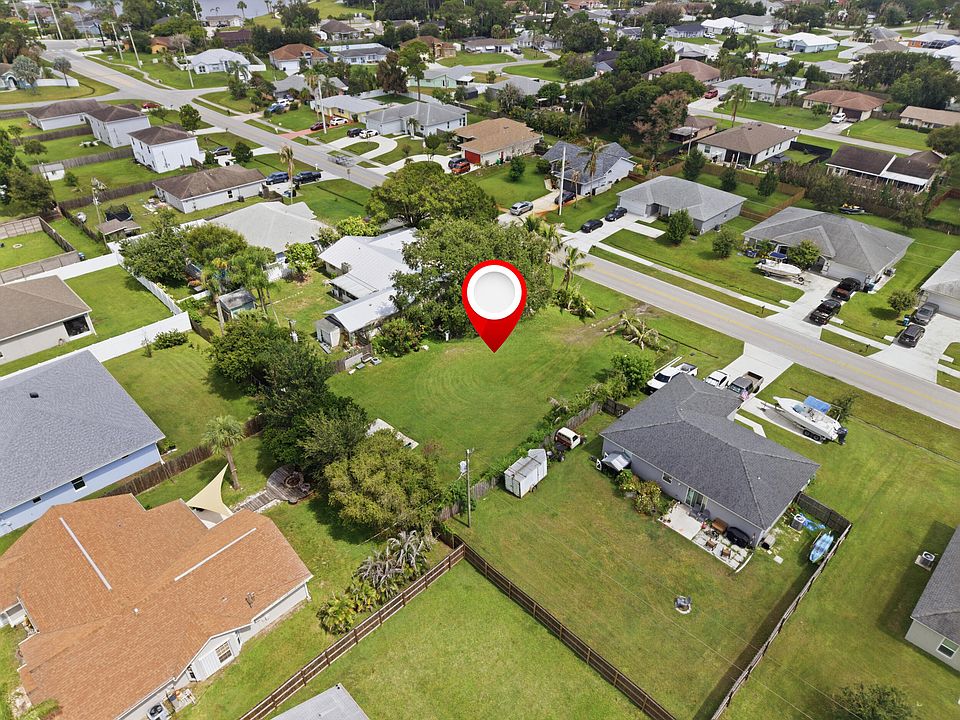 1st image of 719 SE Thornhill Drive