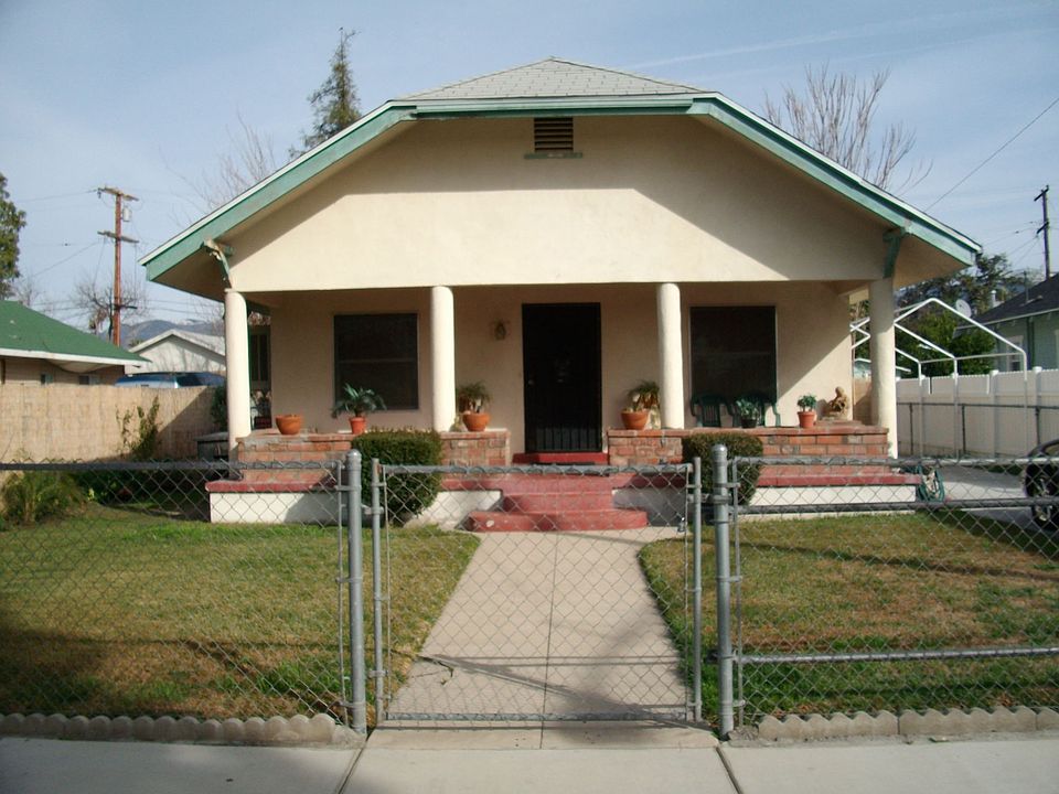 1st image of 450 W 14th St
