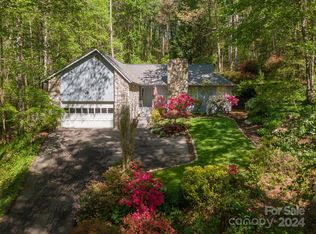 160 Foothills Dr, Hendersonville, NC 28792