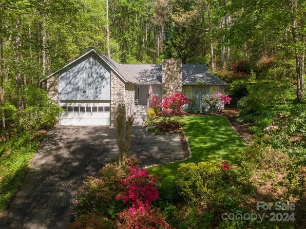 160 Foothills Dr, Hendersonville, NC 28792