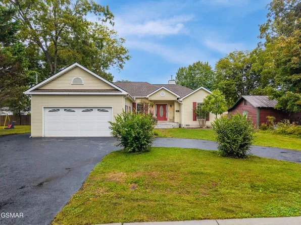 228 Cherry St, Sevierville, TN 37862