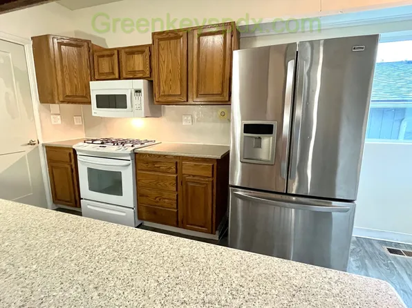 508 SE Walnut St APT A, Hillsboro, OR 97123