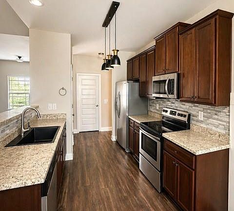 3rd image of 590 Cotton Dr