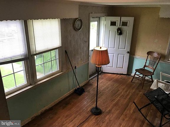 3rd image of 3047 W Court Ave