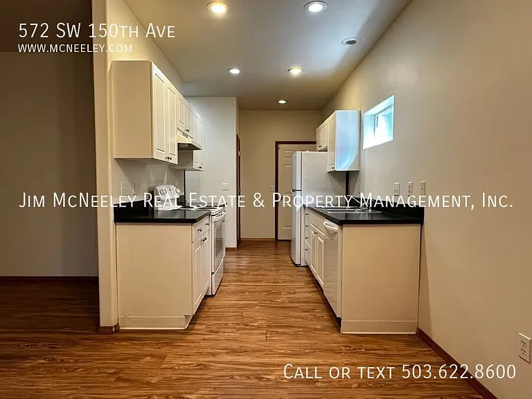 572 SW 150th Ave — Photo 10