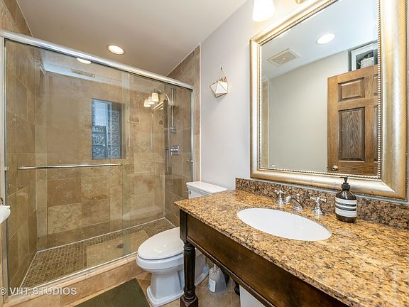 2nd image of 2072 N Leavitt St APT 1