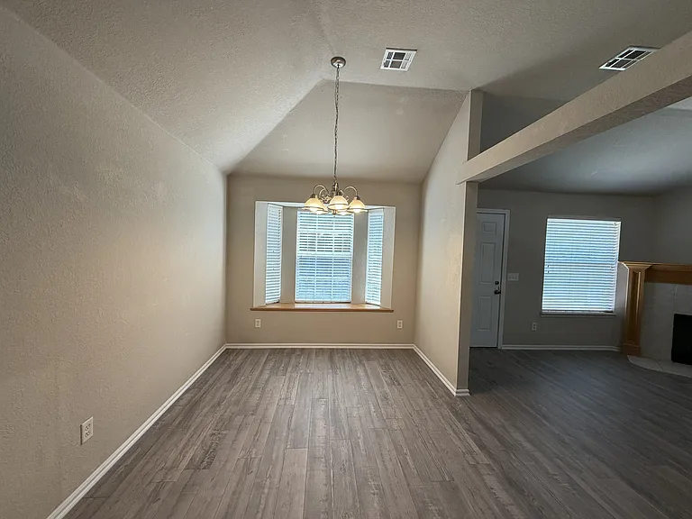 1214 Northern Hills Ln — Photo 10