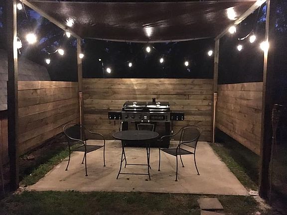 Outdoor BBQ Shack 
