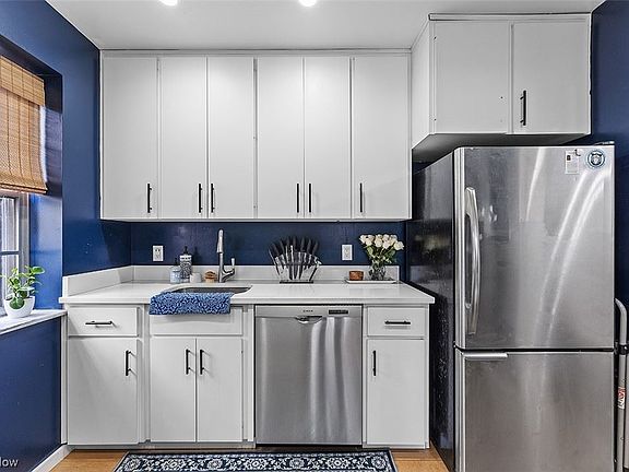 5th image of 19901 Van Aken Blvd Unit A2