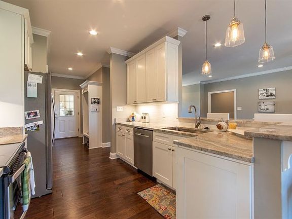 2nd image of 205 Twin Fork Ln