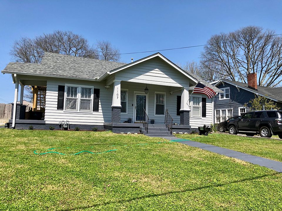 Classic Inglewood bungalow with off-street parking!