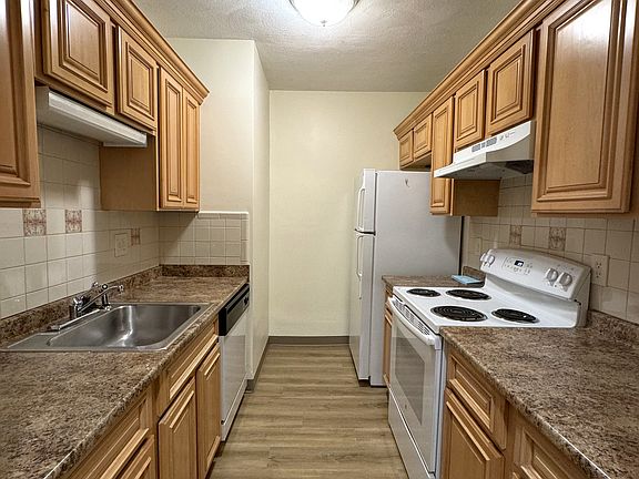 3rd image of 123 Elm St APT A-4