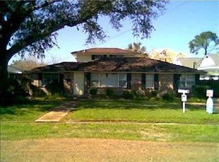 1342 Lakeshore Dr, Metairie, LA 70005