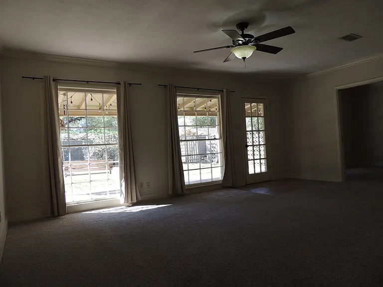 1305 Lawson Ave — Photo 3