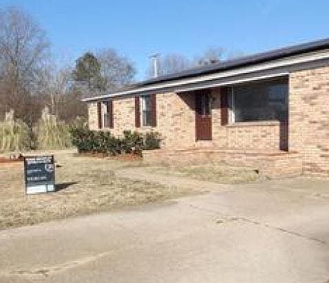 3rd image of 202 W 1st St