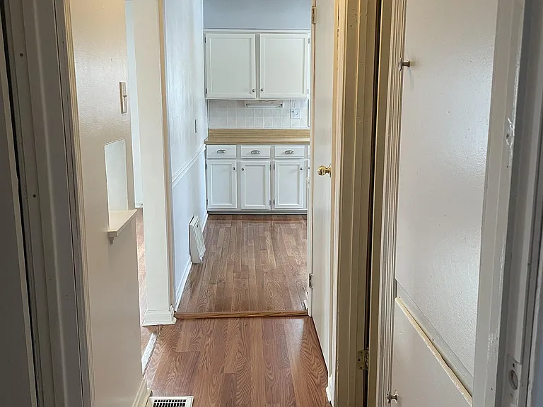 402 Brewer Ave — Photo 7