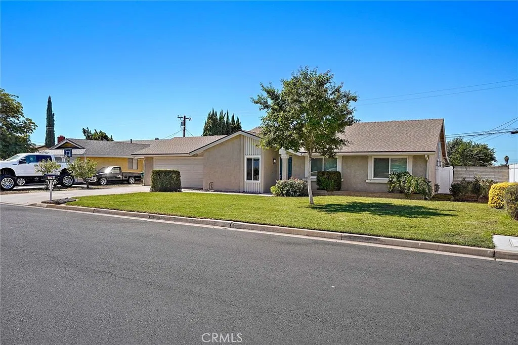 4 bed, 2152 sqft, $3,450 — Photo 2
