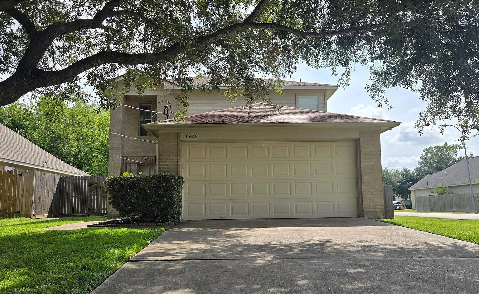 3 bed, 2.5 bath, 1380 sqft, $1,900 — Photo 1