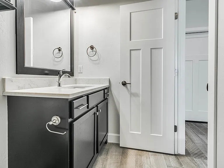 5616 Saint James Pl — Photo 18